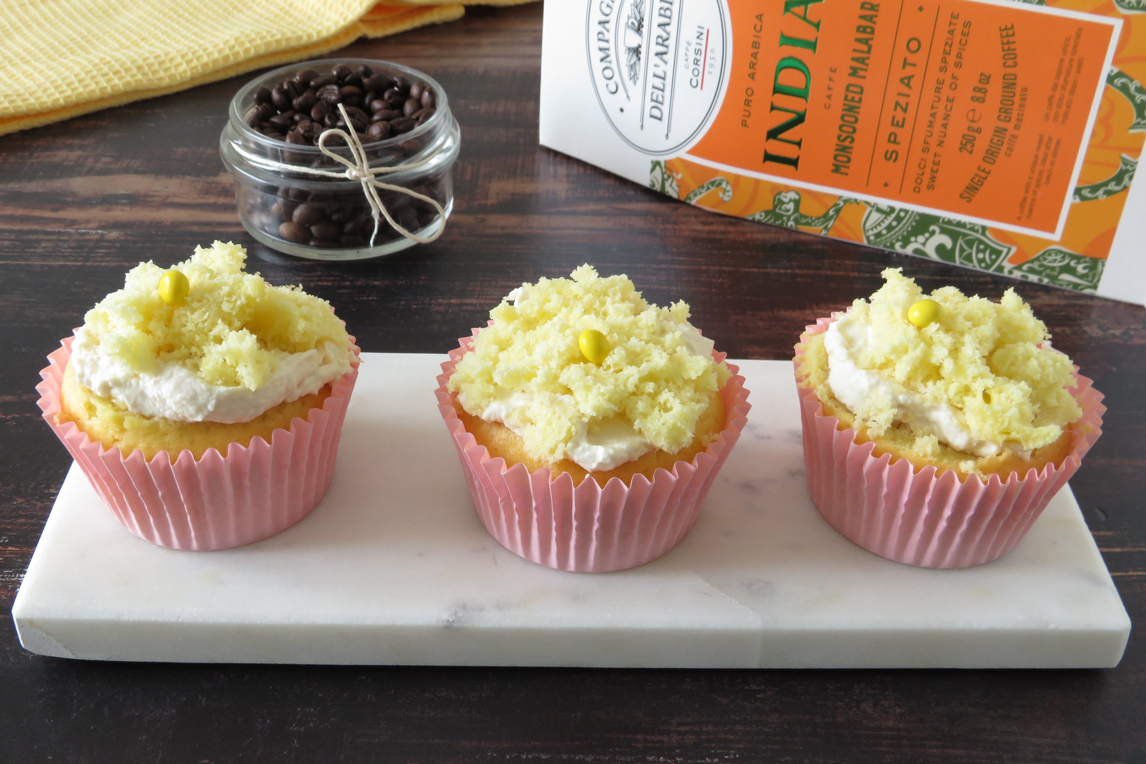 Muffin mimosa con crema al caffè